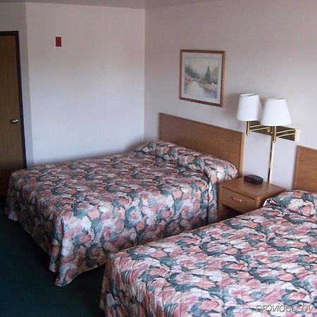Budget Host Inn & Suites North Branch חדר תמונה