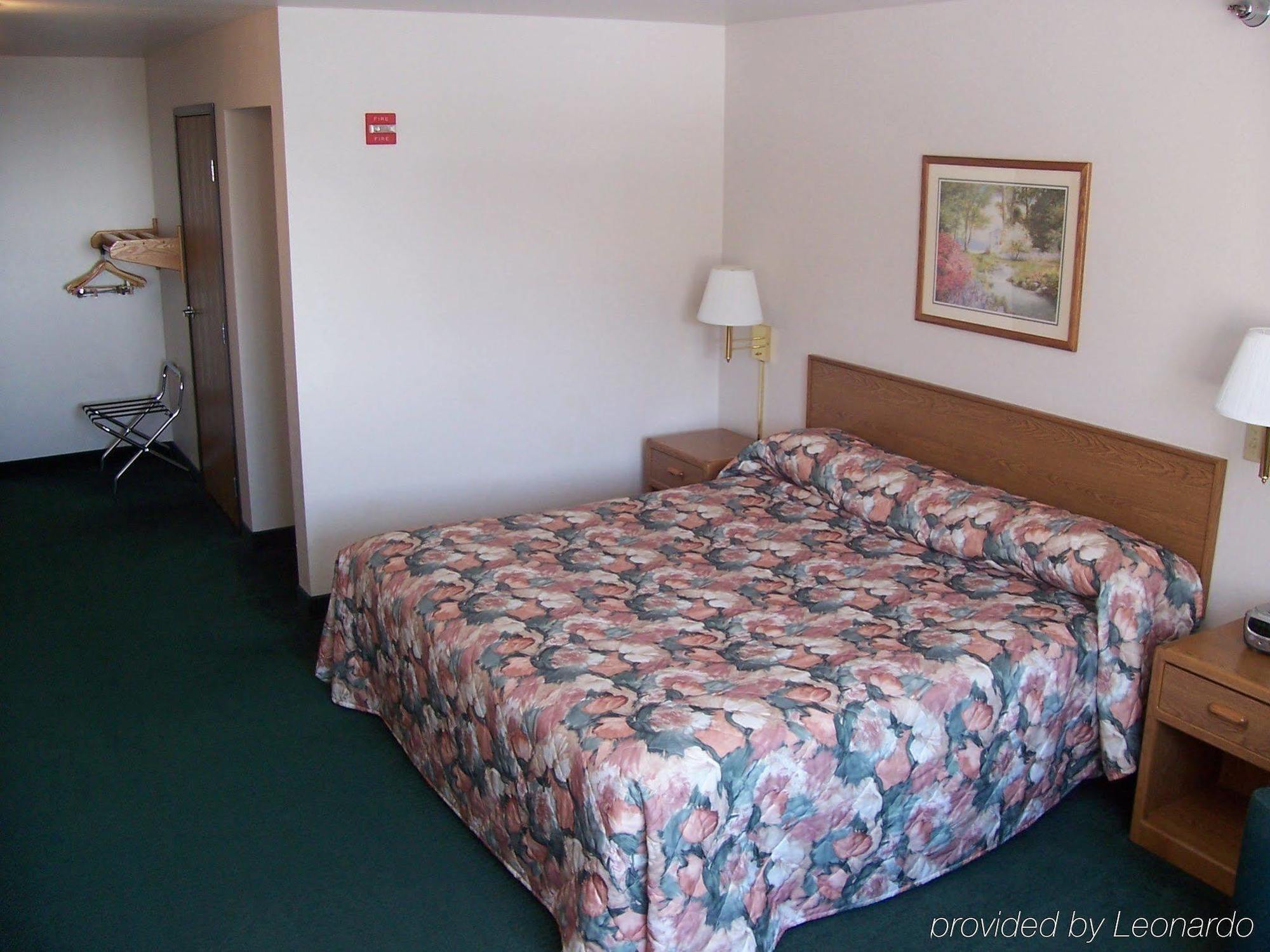 Budget Host Inn & Suites North Branch חדר תמונה